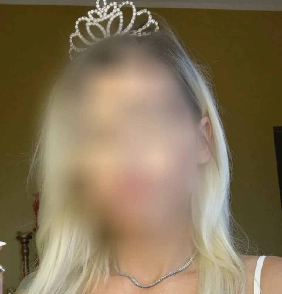 Camilla, 35