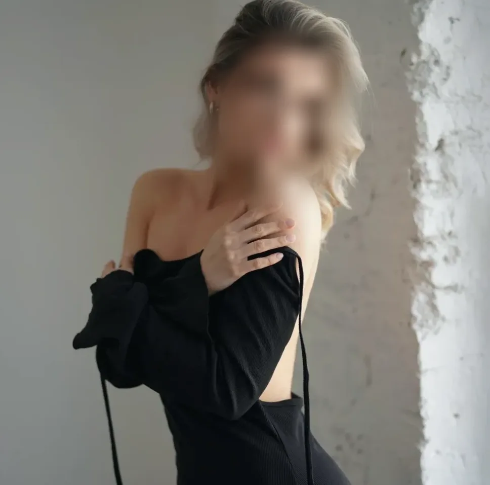 Greta, 25