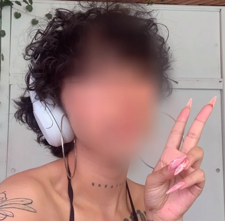 Nathalie, 26
