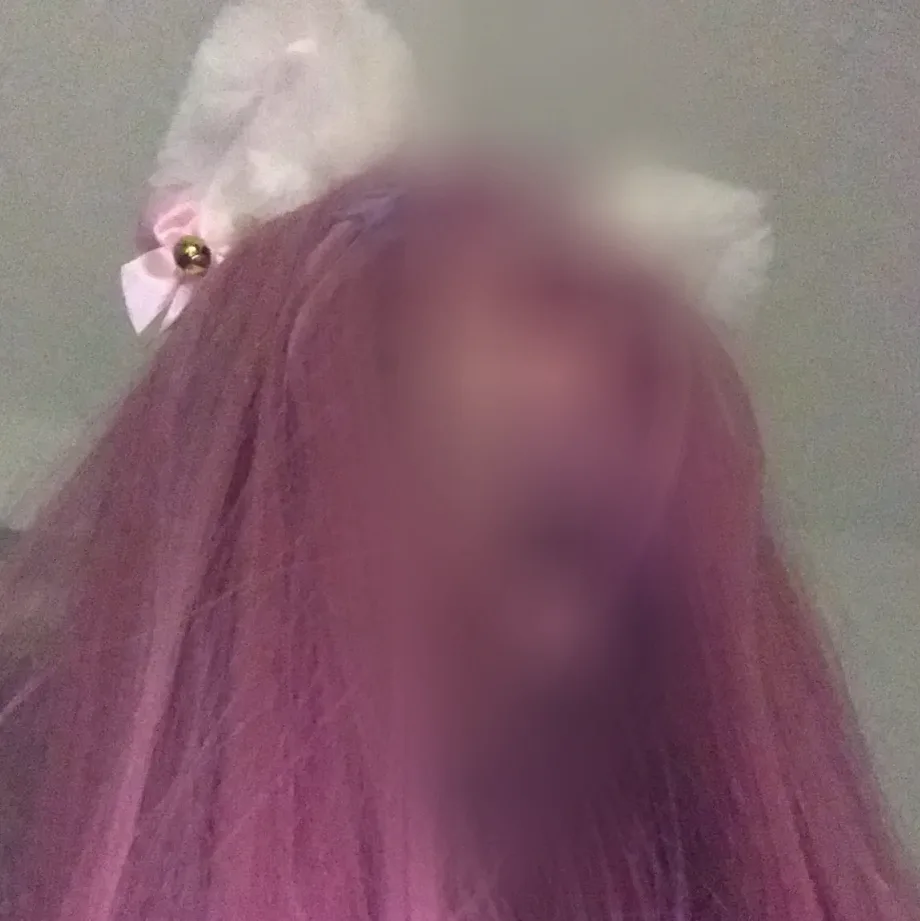 Sanela, 22